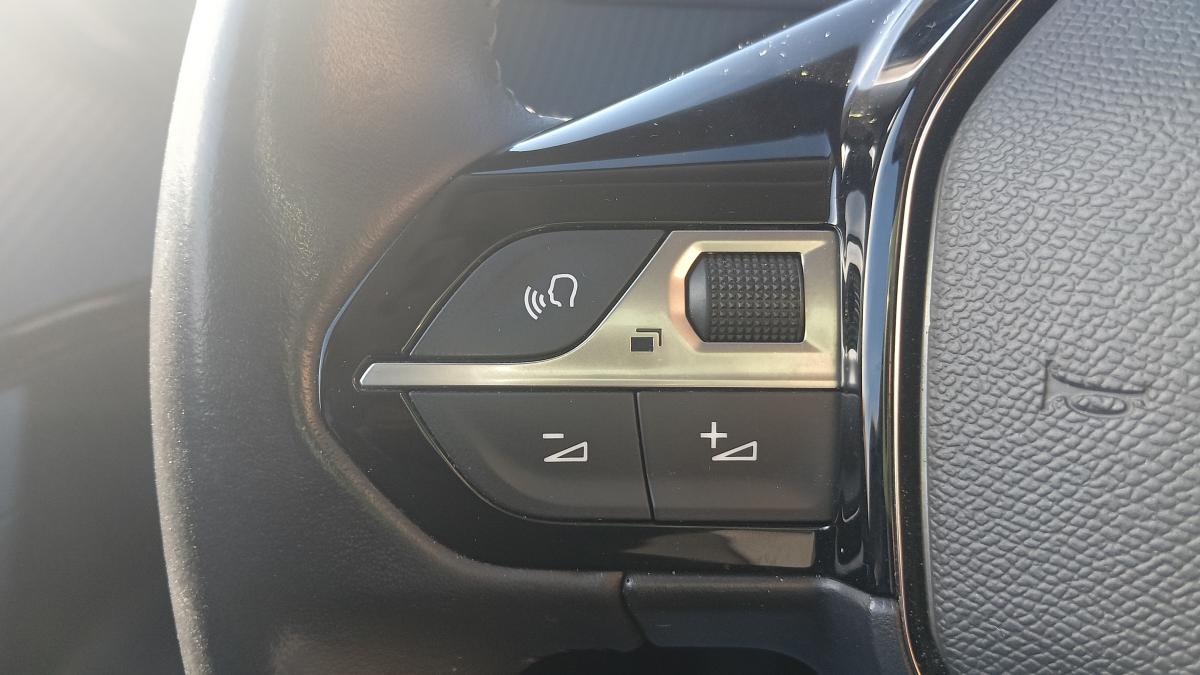 Peugeot 2008 1.5 BlueHDi 110 Allure 5 Porte